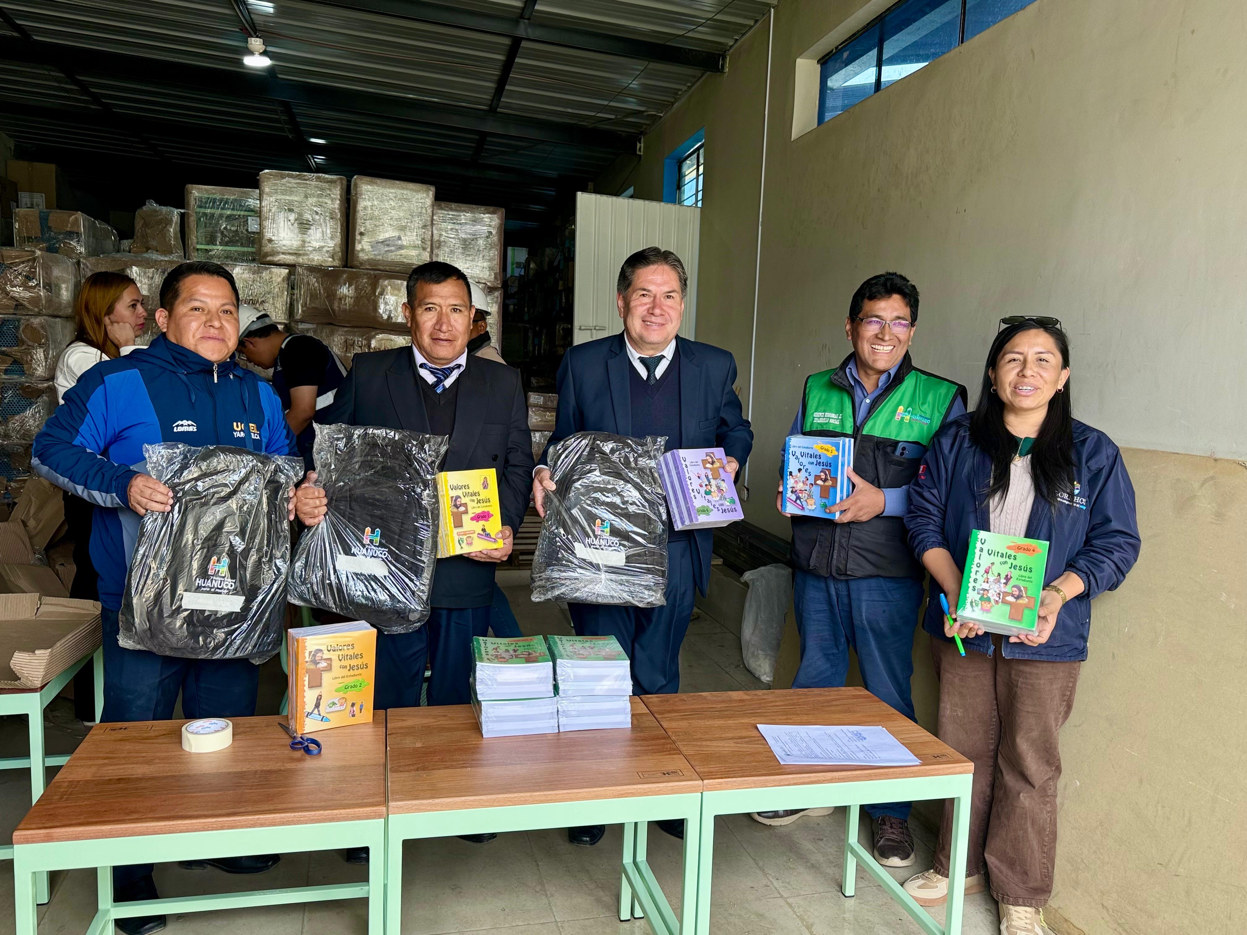 Gobierno Regional Huánuco entrega más de 1 600 mobiliarios escolares para 25 instituciones educativas en Yarowilca