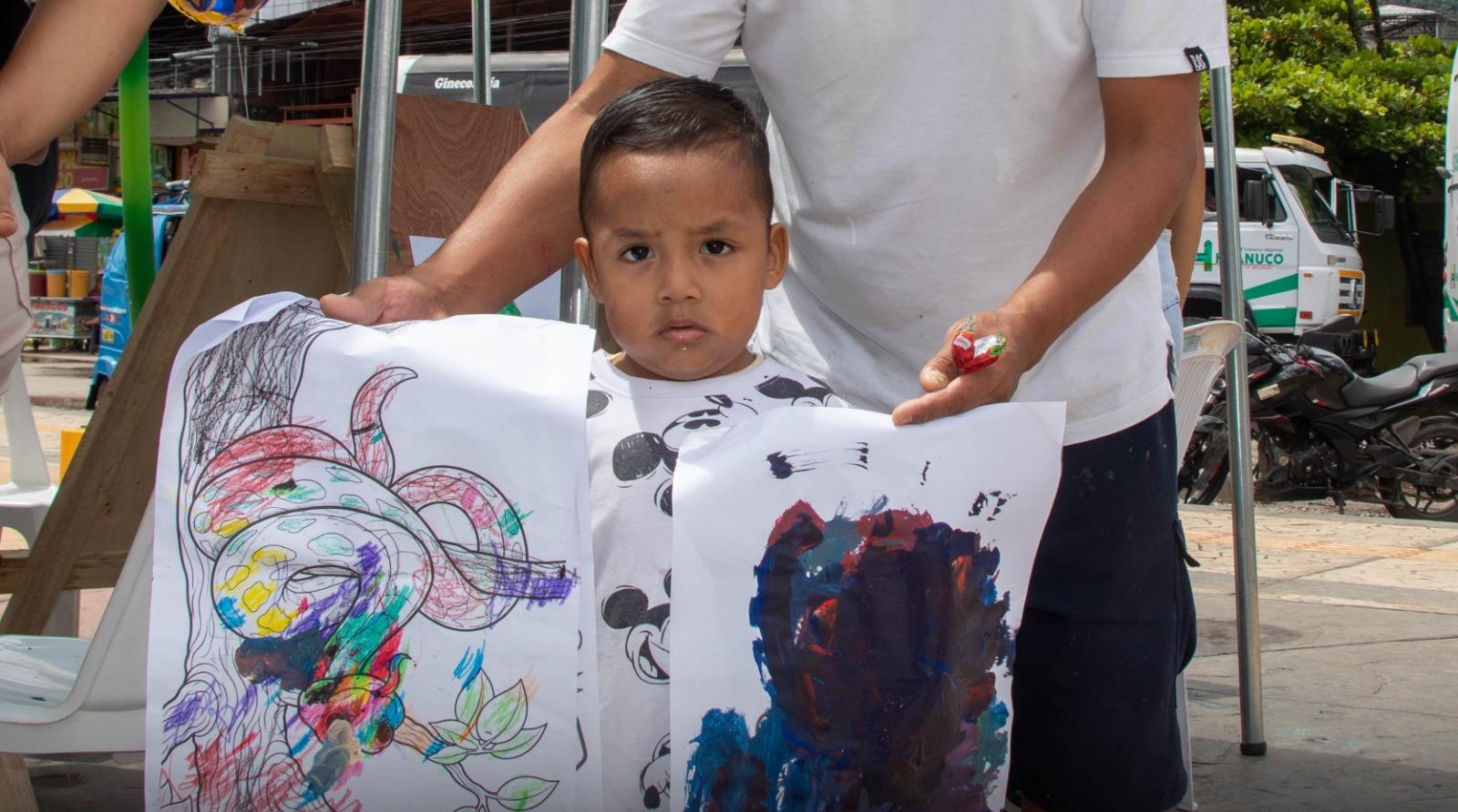 Éxito total en jornada cultural: Niños y jóvenes de Tingo María dan vida a la identidad amazónica en la Alameda Perú