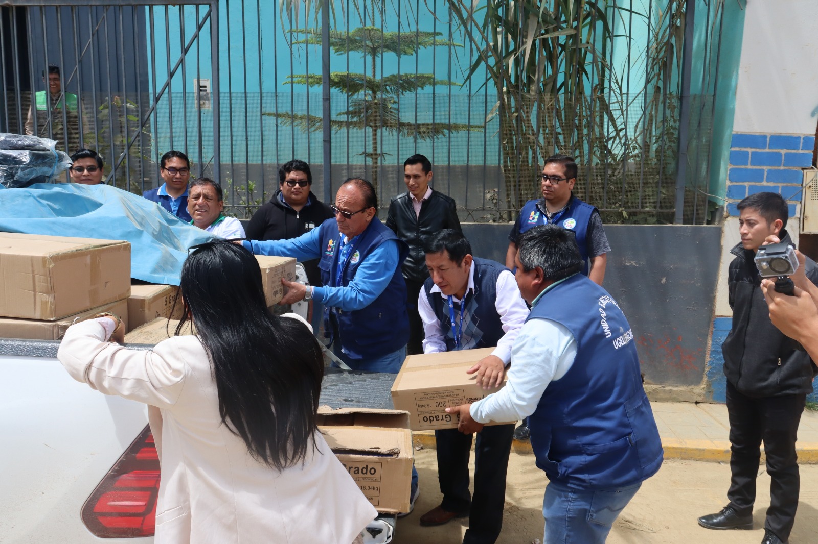 GOREHCO ENTREGA CERCA DE 2 MIL MOBILIARIOS ESCOLARES A LA UGEL PACHITEA