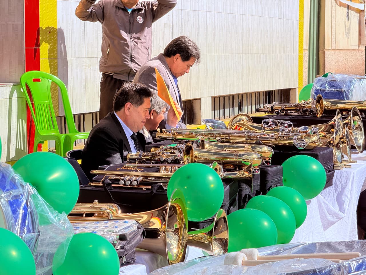 Gobierno Regional de Huánuco entrega por primera vez instrumentos musicales a colegios de Obas para fortalecer la formación artística